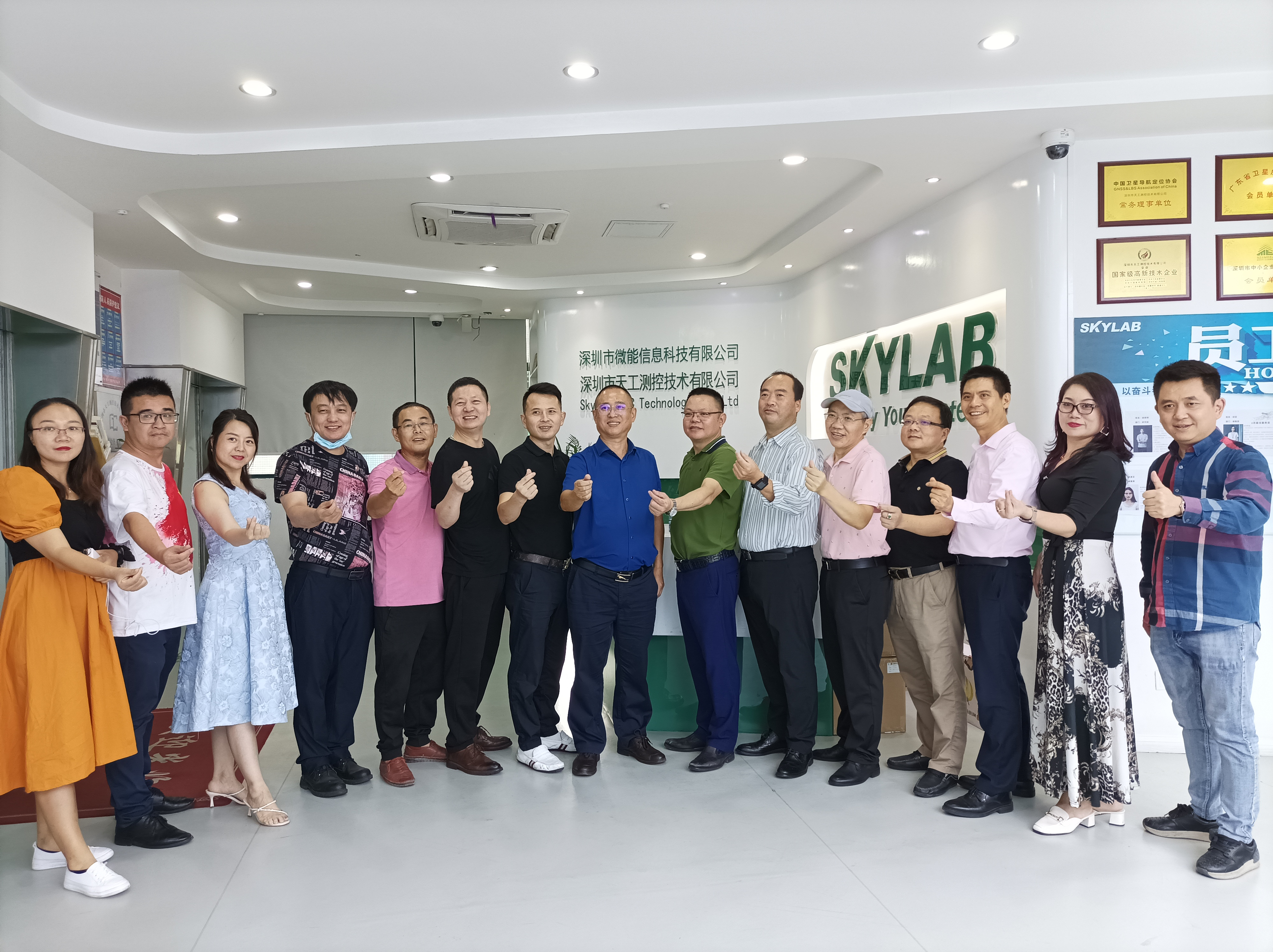 深圳市重庆商会五专六片龙华、光明片区会员企业一行莅临SKYLAB参观指导
